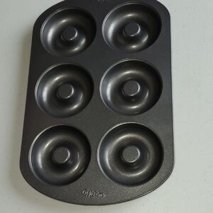 Wilton Black Donut Pan with Six Molds
